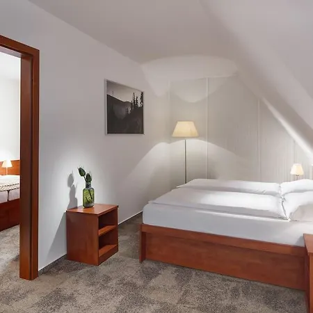 Pinia & Otel 4*