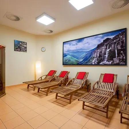 Pinia & Otel