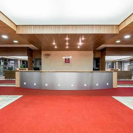 Pinia & Otel 4*
