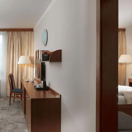 Pinia & Otel