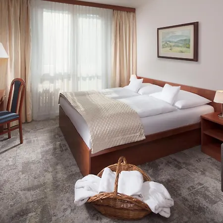 Pinia & Otel 4*