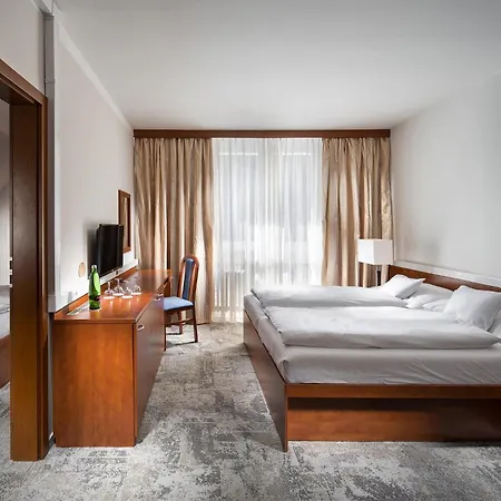 Pinia & Otel 4*
