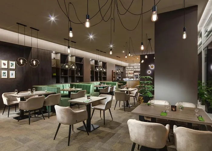 Готель Pinia & 4*