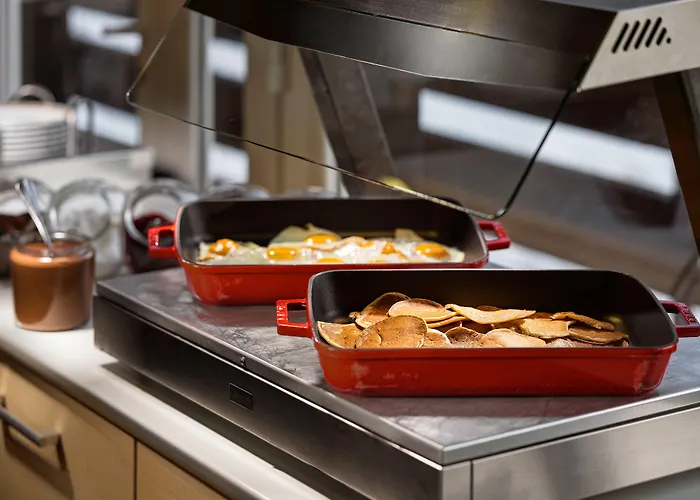 Готель Pinia & 4*